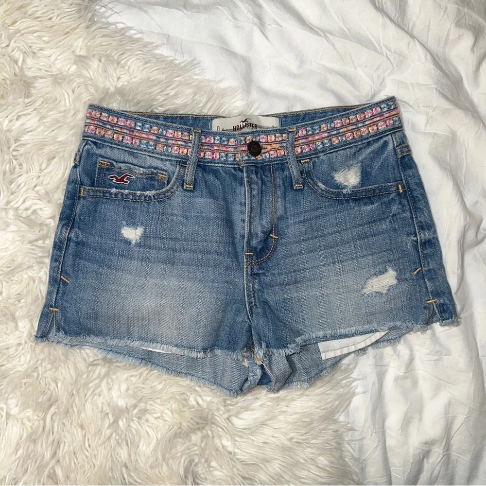 Hollister | Y2K Embroidered Waistband Distressed Denim Mini Shorts 0/24